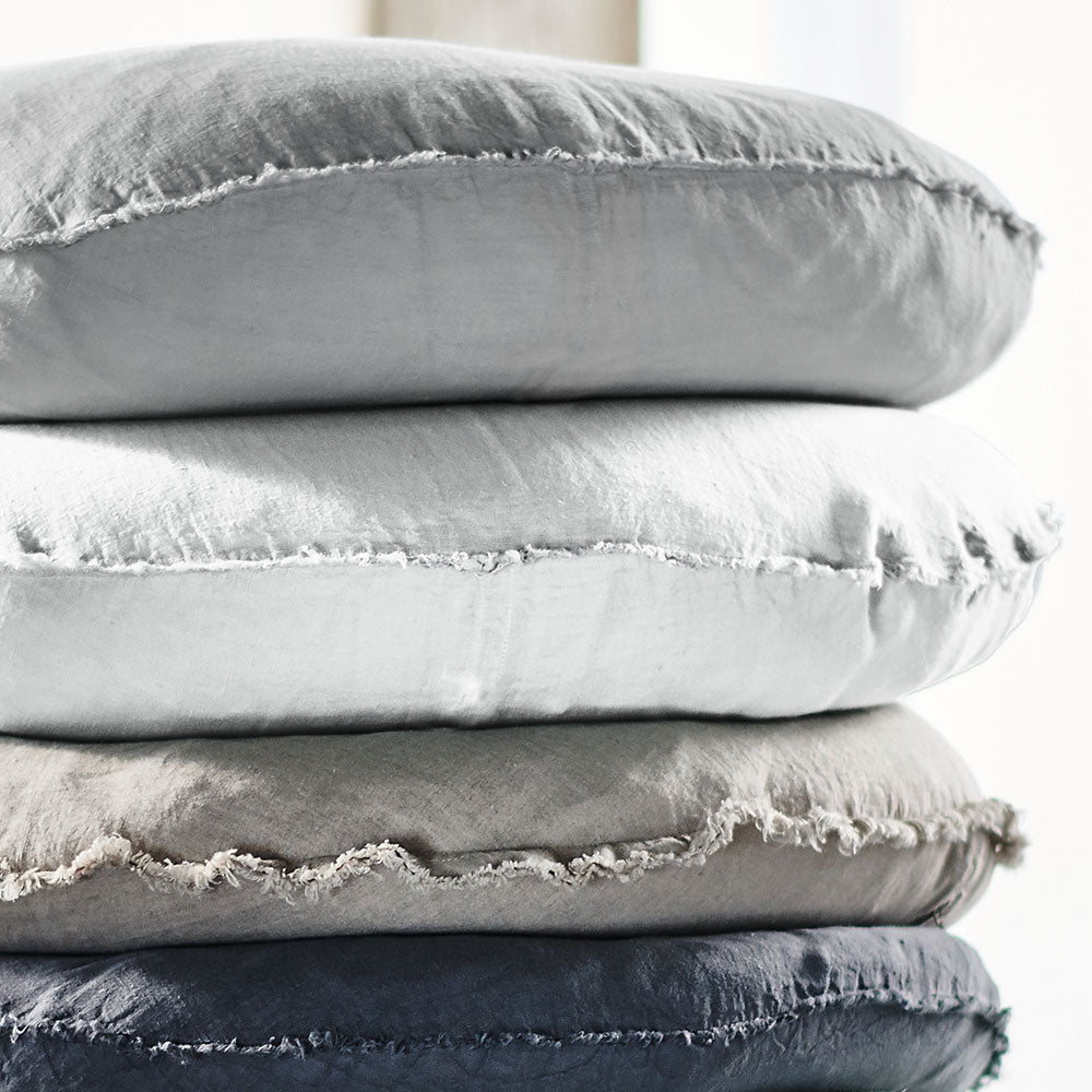 Lulu round linen cushion - natural