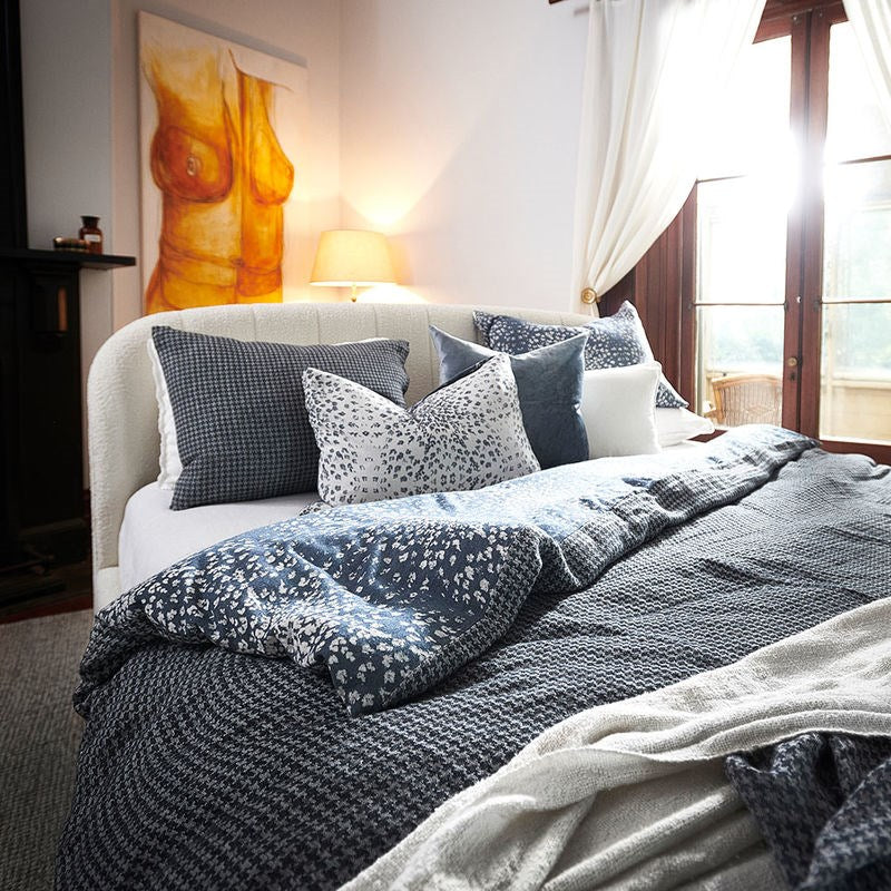 Ordonne Reversible Duvet set inc Pillowcases - Navy/White