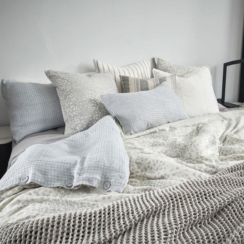 Ordonne Reversible Duvet set inc Pillowcases - Silver Grey/White