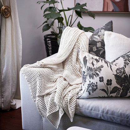 Abrazo throw -  white 